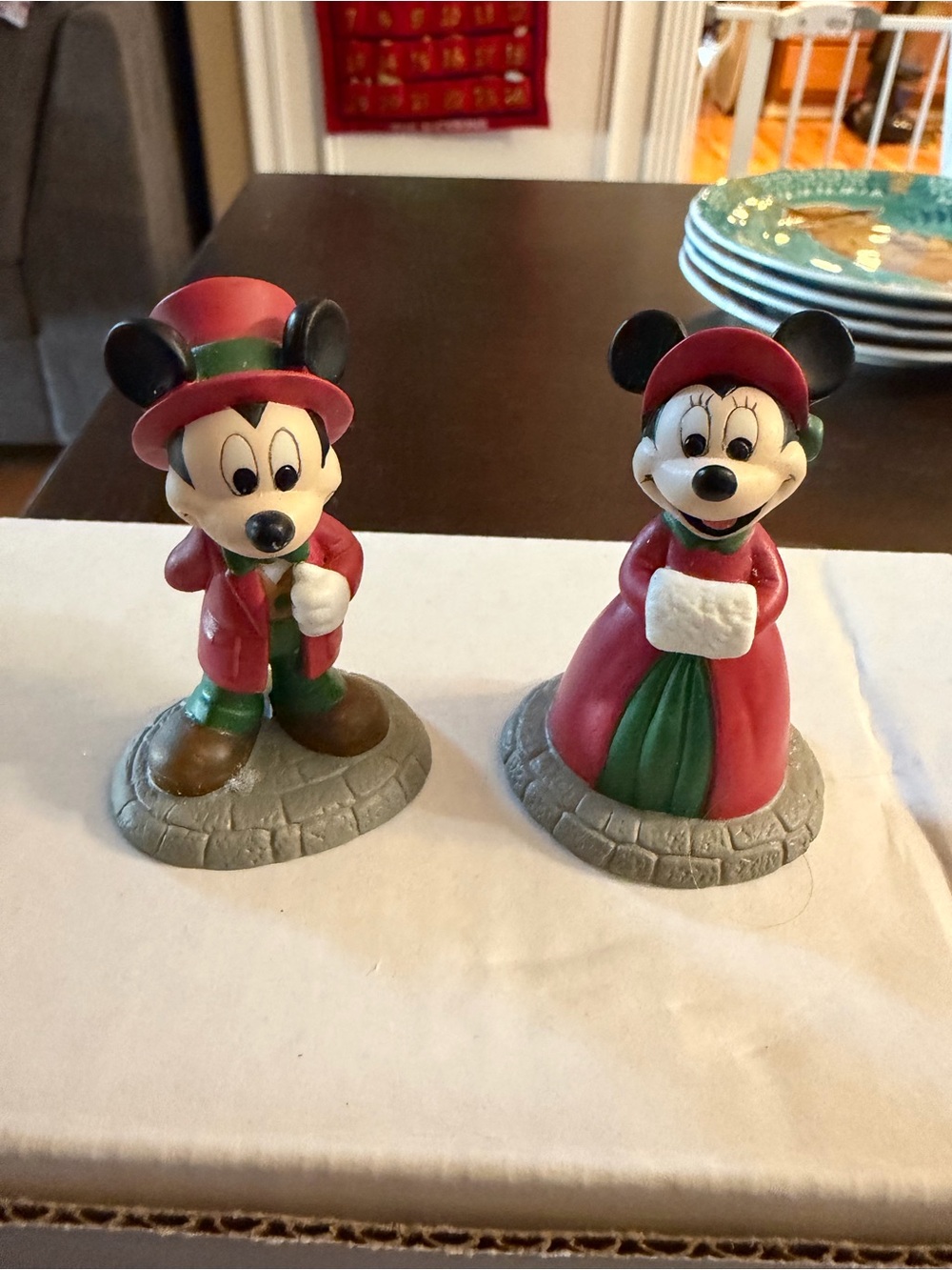 Dept 56 Heritage Collection Christmas Mickey and Minnie Porcelain set of 2!